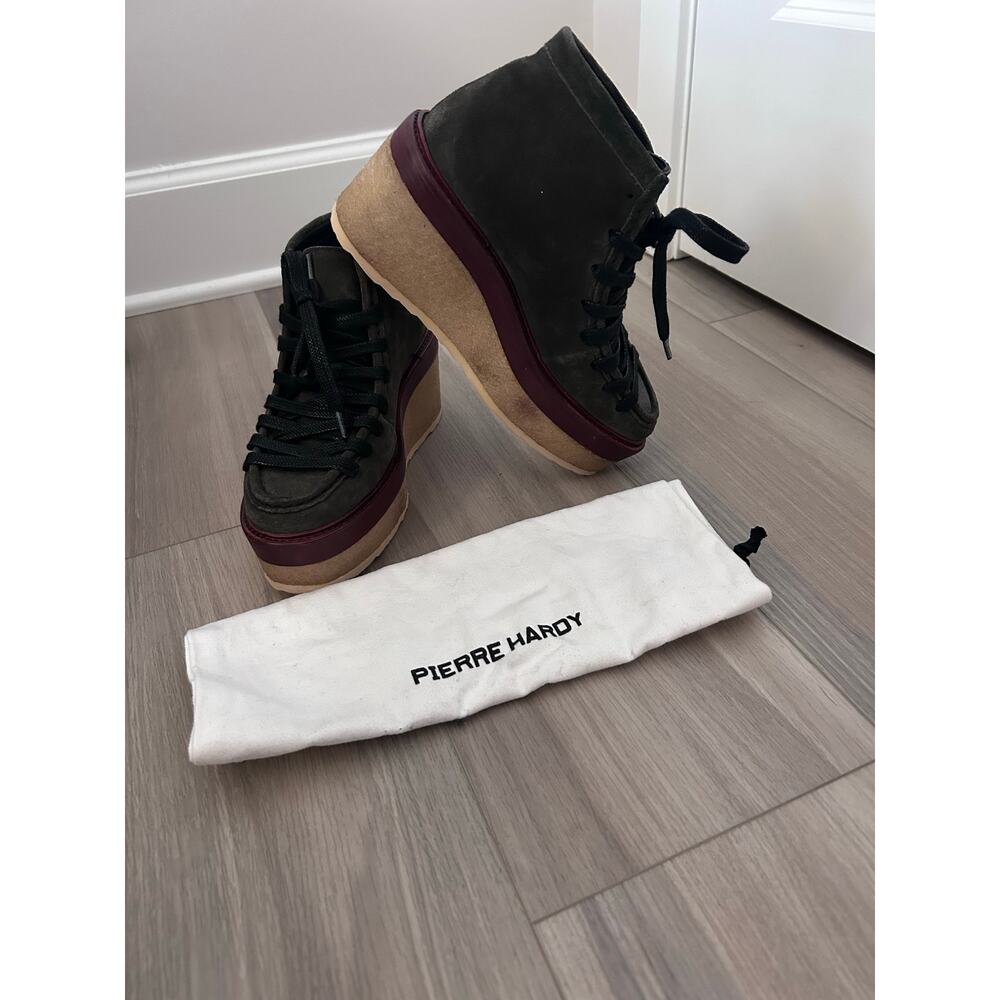 PIERRE HARDY
Suede Wedge Boots .Size 35 , no box